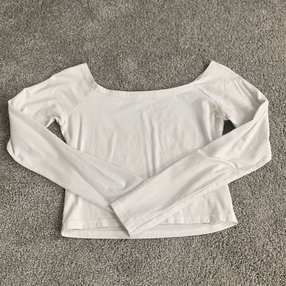 BRANDY MELVILLE off shoulder long sleeve